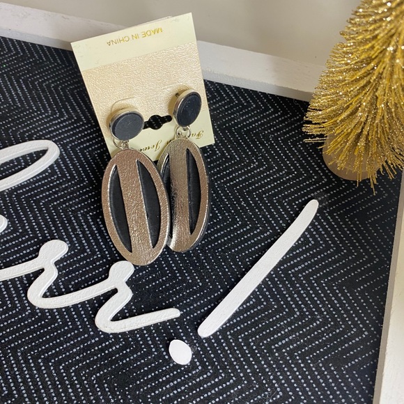 Silver tone wood wood earrings. - Picture 2 of 4